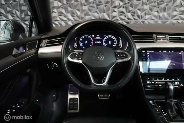 Volkswagen Passat (2021) thumbnail 4