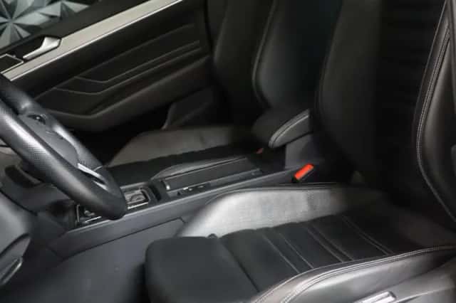 Volkswagen Passat (2021) thumbnail 5