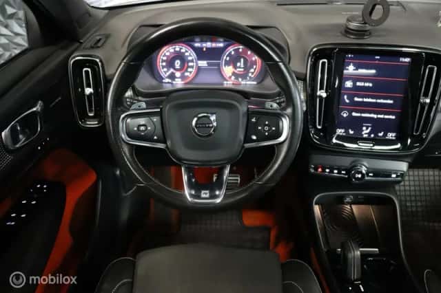 Volvo XC40 (2018) thumbnail 4