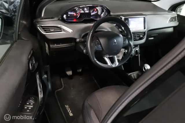 Peugeot 2008 (2019) thumbnail 3