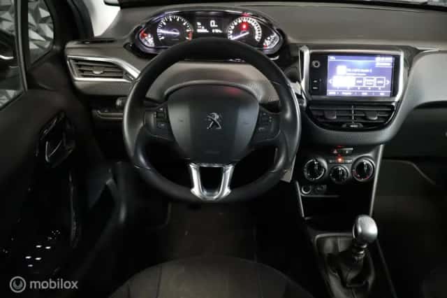 Peugeot 2008 (2019) thumbnail 4