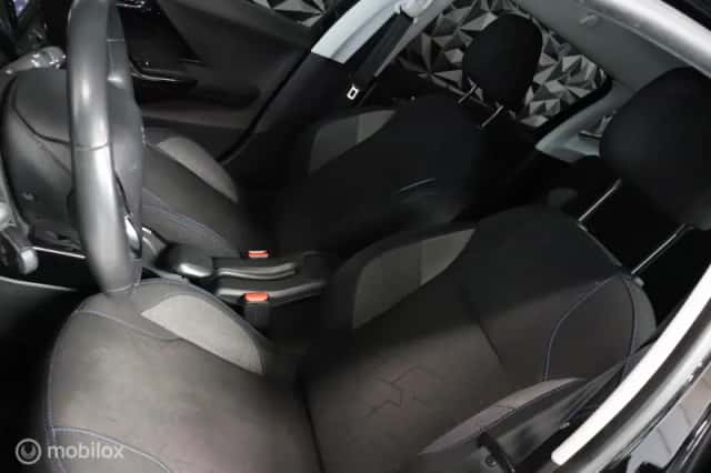 Peugeot 2008 (2019) thumbnail 5