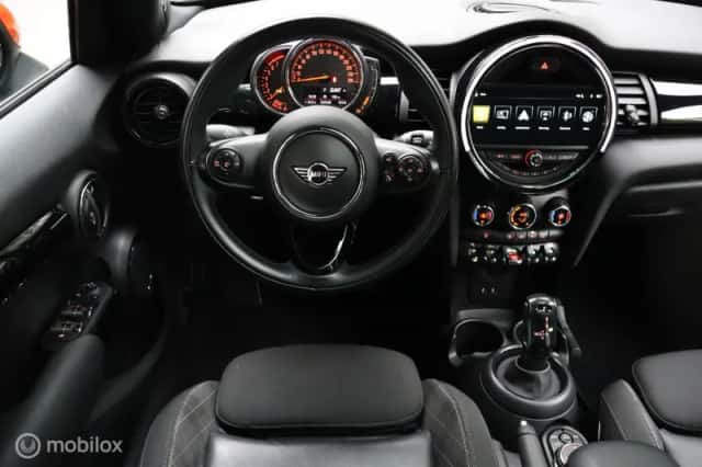 MINI Cooper S (2018) thumbnail 3