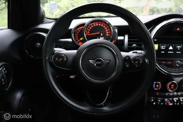 MINI Cooper S (2018) thumbnail 4