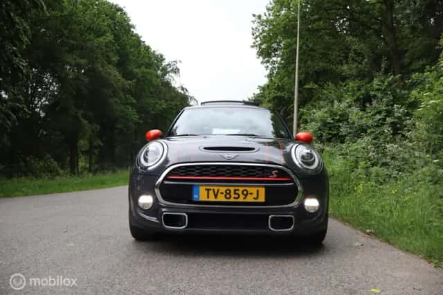 MINI Cooper S (2018) thumbnail 5