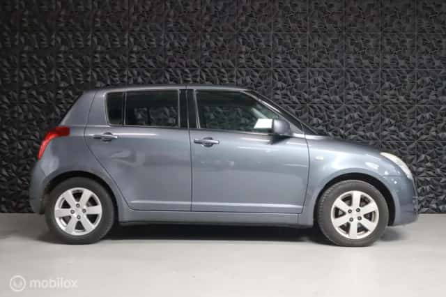 Suzuki Swift (2009) thumbnail 2