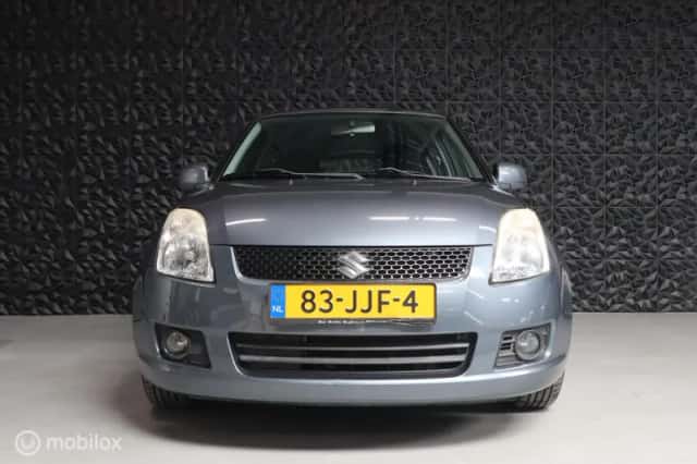 Suzuki Swift (2009) thumbnail 5