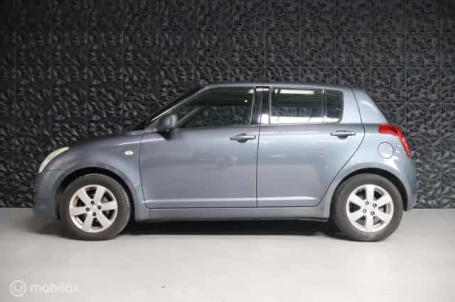 Suzuki Swift (2009) thumbnail 6