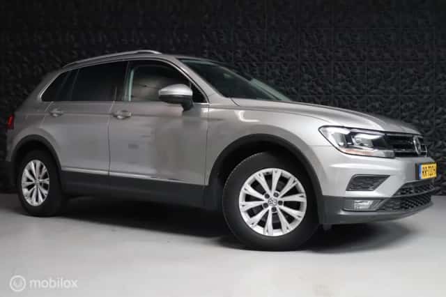 Volkswagen Tiguan (2018) thumbnail 1