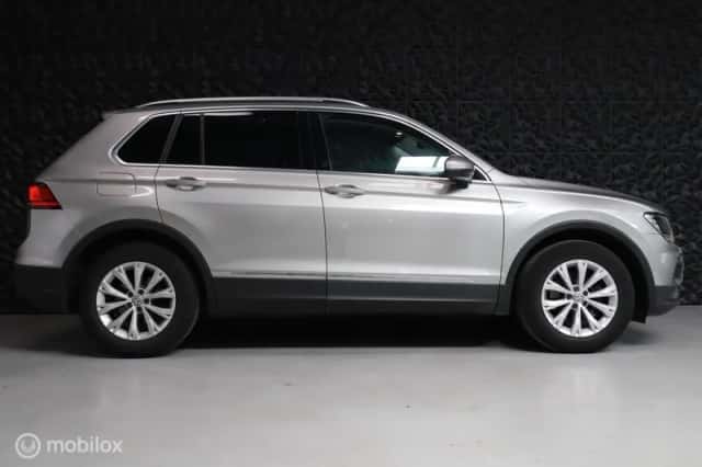 Volkswagen Tiguan (2018) thumbnail 2