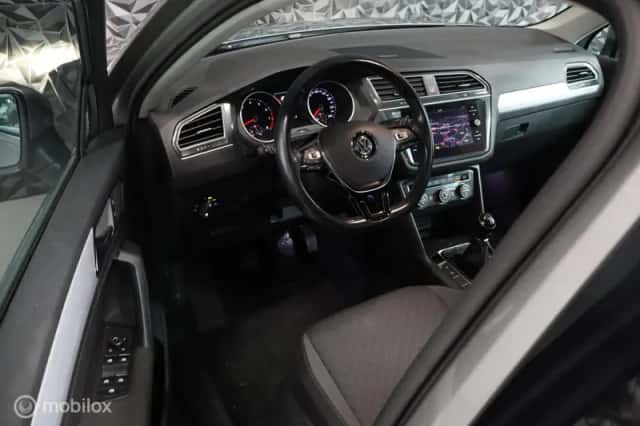 Volkswagen Tiguan (2018) thumbnail 3