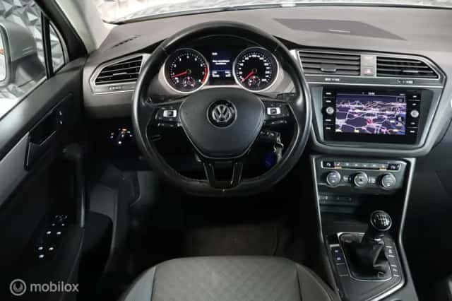 Volkswagen Tiguan (2018) thumbnail 4