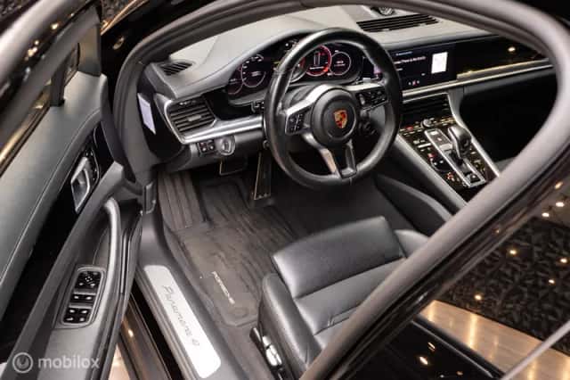 Porsche Panamera (2018) thumbnail 3
