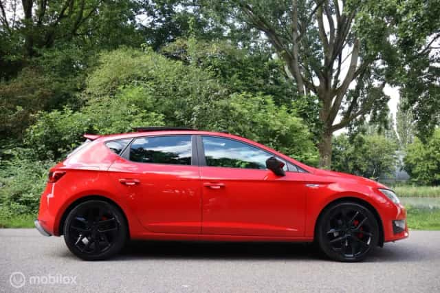 SEAT Leon (2015) thumbnail 2