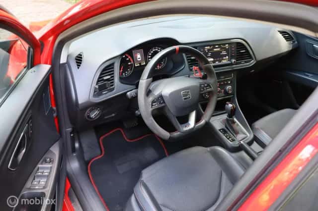 SEAT Leon (2015) thumbnail 3