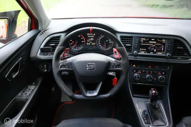 SEAT Leon (2015) thumbnail 4