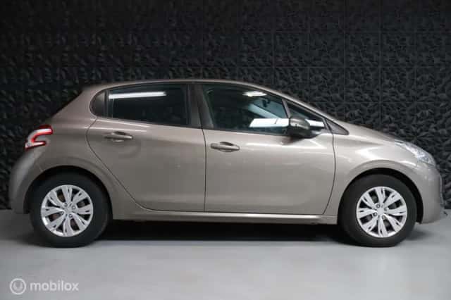 Peugeot 208 (2013) thumbnail 2