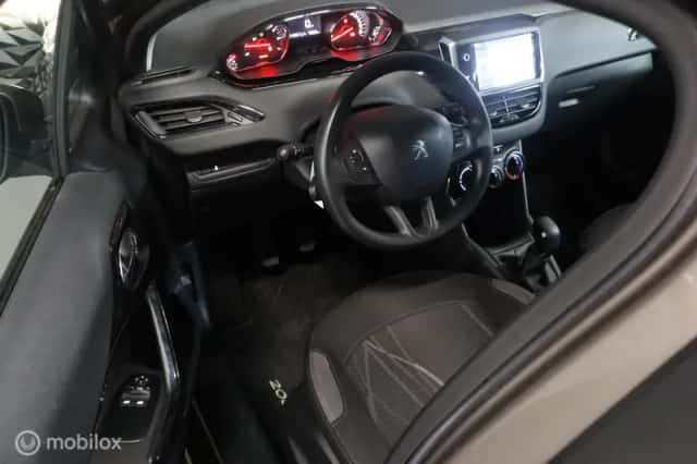 Peugeot 208 (2013) thumbnail 3