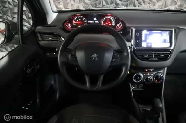 Peugeot 208 (2013) thumbnail 4