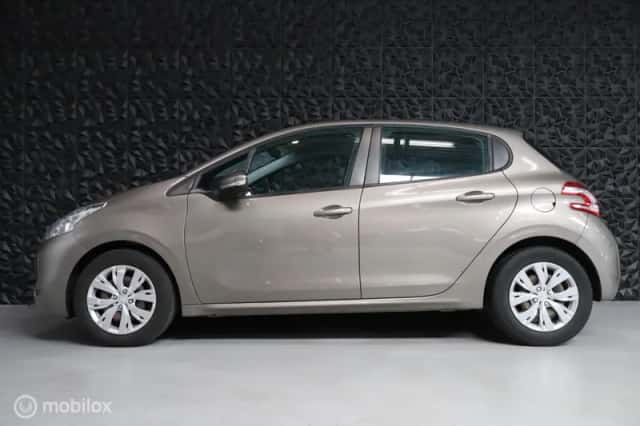 Peugeot 208 (2013) thumbnail 6