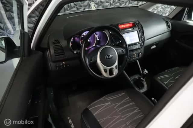 Kia Venga (2016) thumbnail 3