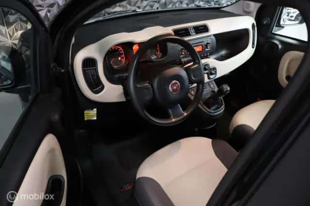 Fiat Panda (2015) thumbnail 3
