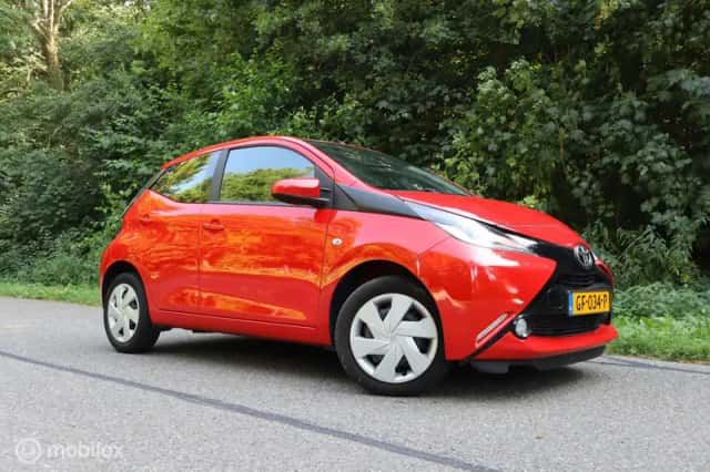Toyota Aygo (2015) thumbnail 1