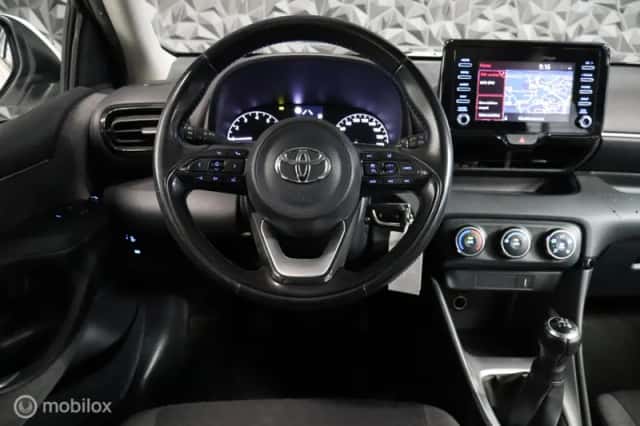 Toyota Yaris (2021) thumbnail 4