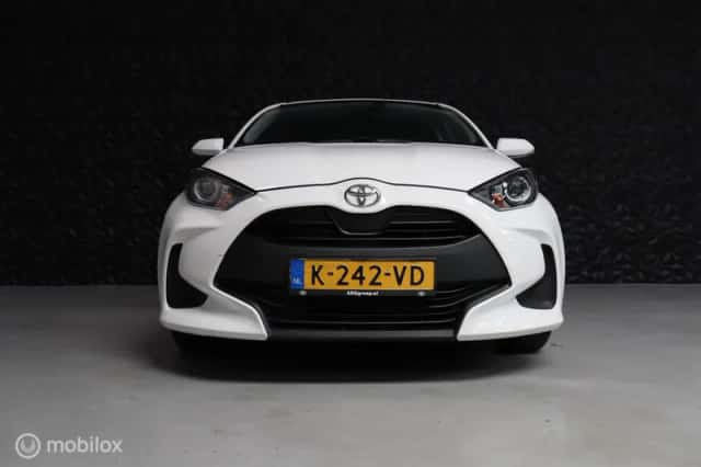Toyota Yaris (2021) thumbnail 6