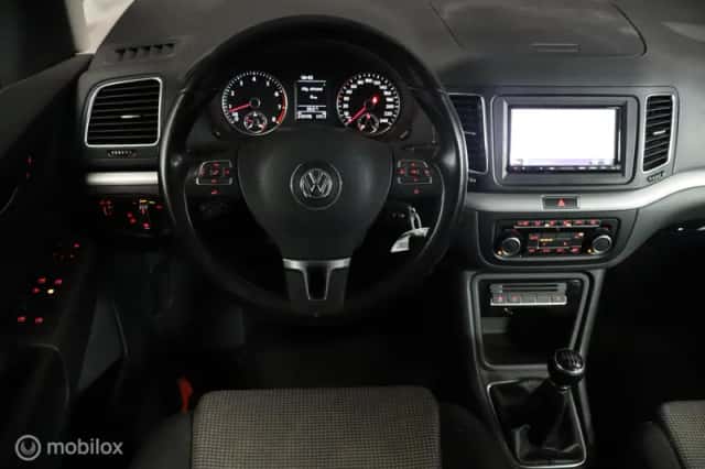 Volkswagen Sharan (2011) thumbnail 4