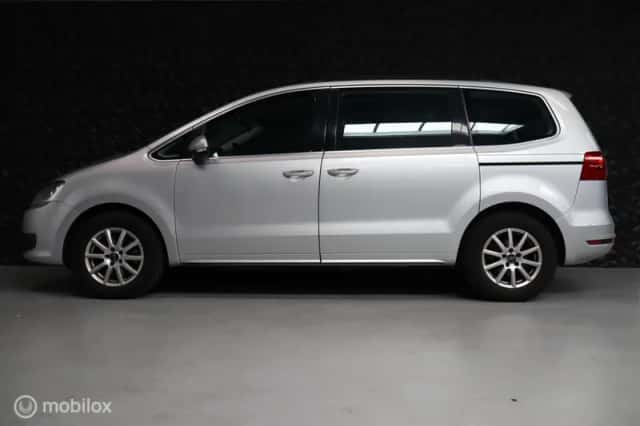 Volkswagen Sharan (2011) thumbnail 6