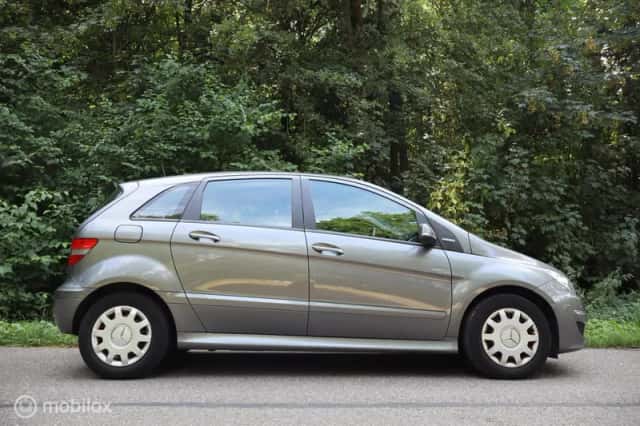 Mercedes-Benz B-Klasse (2010) thumbnail 2