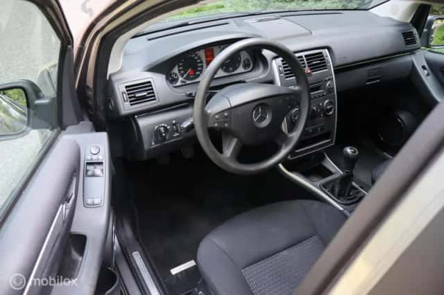 Mercedes-Benz B-Klasse (2010) thumbnail 3