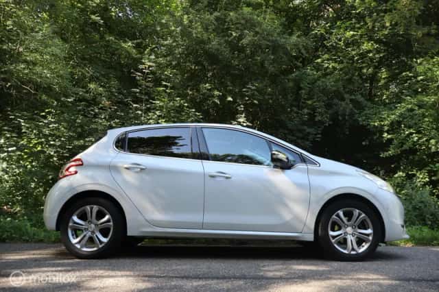Peugeot 208 (2014) thumbnail 2