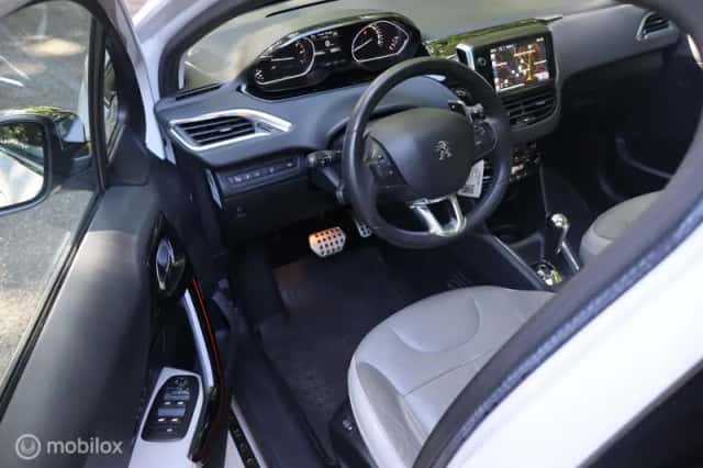 Peugeot 208 (2014) thumbnail 3