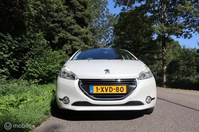 Peugeot 208 (2014) thumbnail 6