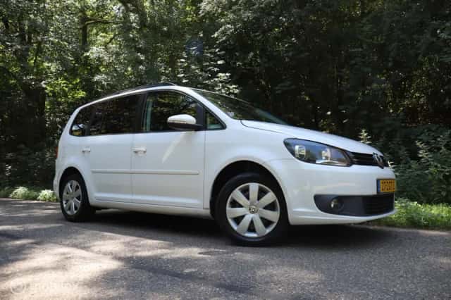 Volkswagen Touran (2012) thumbnail 1