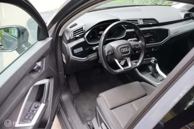 Audi Q3 (2019) thumbnail 3