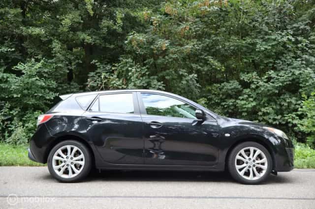 Mazda 3 (2010) thumbnail 2