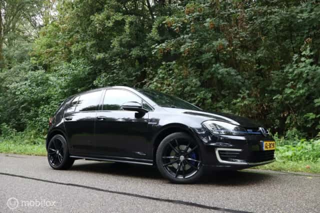 Volkswagen Golf (2015) thumbnail 1