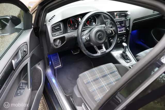 Volkswagen Golf (2015) thumbnail 3
