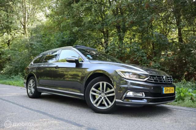 Volkswagen Passat (2018) thumbnail 1