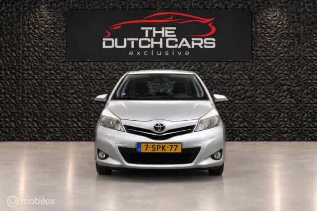 Toyota Yaris (2013) thumbnail 4