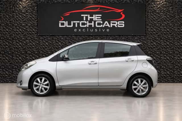 Toyota Yaris (2013) thumbnail 5