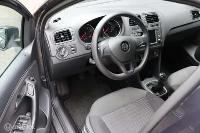 Volkswagen Polo (2015) thumbnail 3