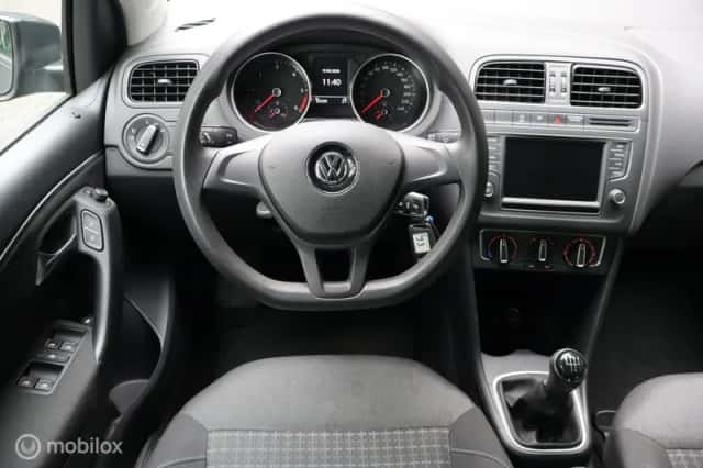 Volkswagen Polo (2015) thumbnail 4