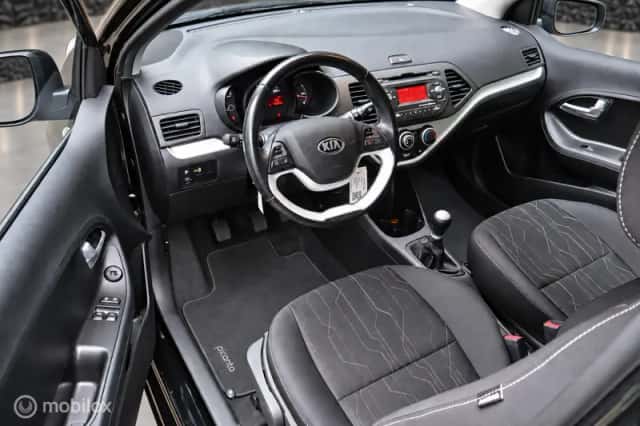 Kia Picanto (2015) thumbnail 3