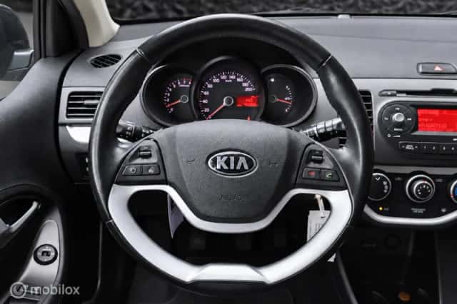 Kia Picanto (2015) thumbnail 4