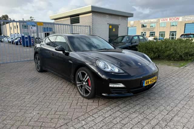 Porsche Panamera (2011) thumbnail 1