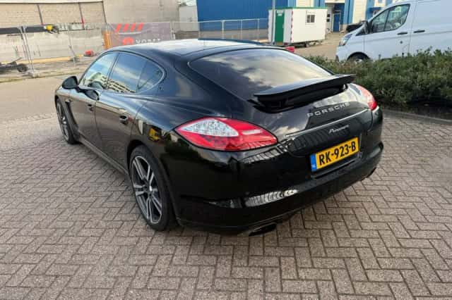 Porsche Panamera (2011) thumbnail 3